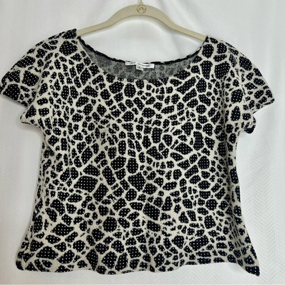 St. John animal print sweater short sleeve size small crop black and white